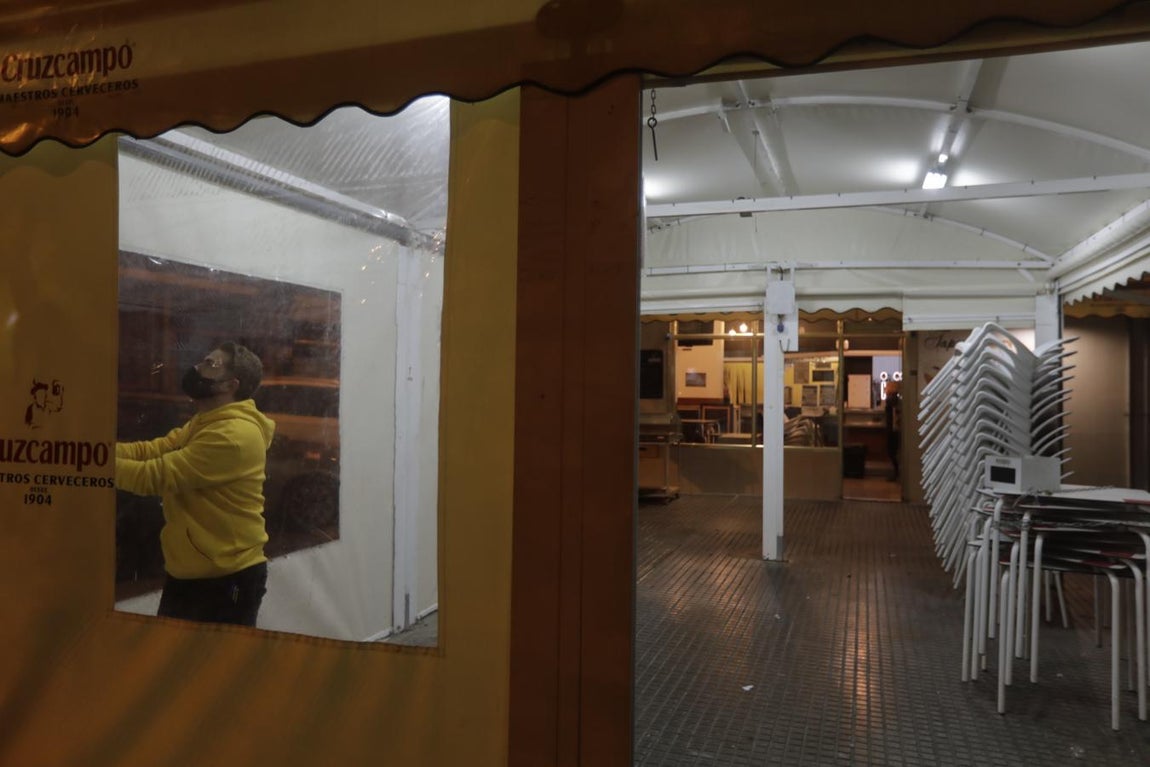 Los bares de Cádiz echan el cierre con el nuevo toque de queda