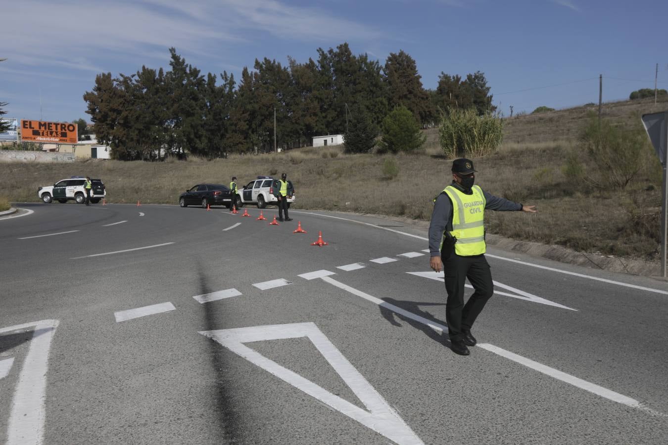 FOTOS: Controles en las primeras horas del cierre perimetral de los municipios de Cádiz