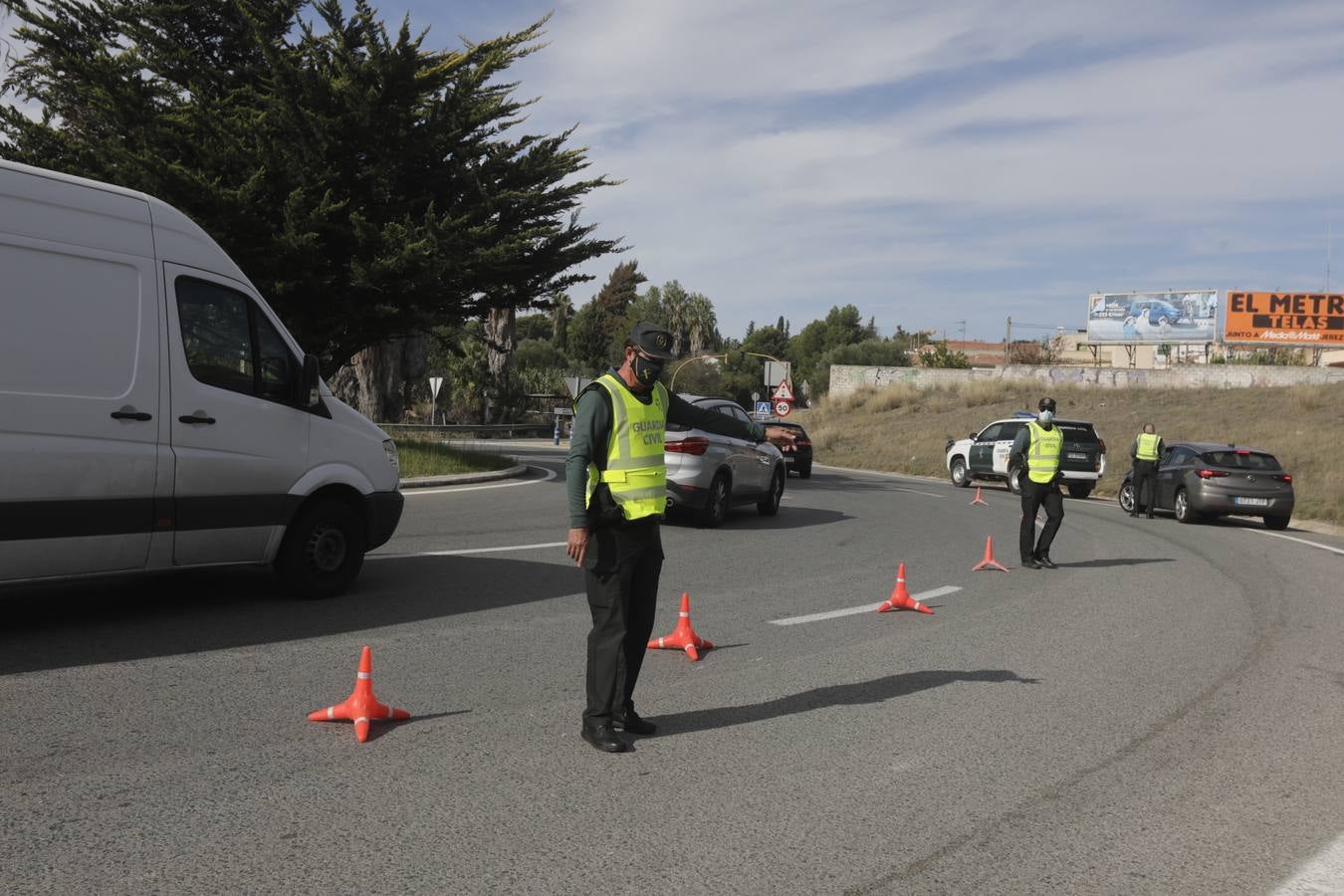 FOTOS: Controles en las primeras horas del cierre perimetral de los municipios de Cádiz