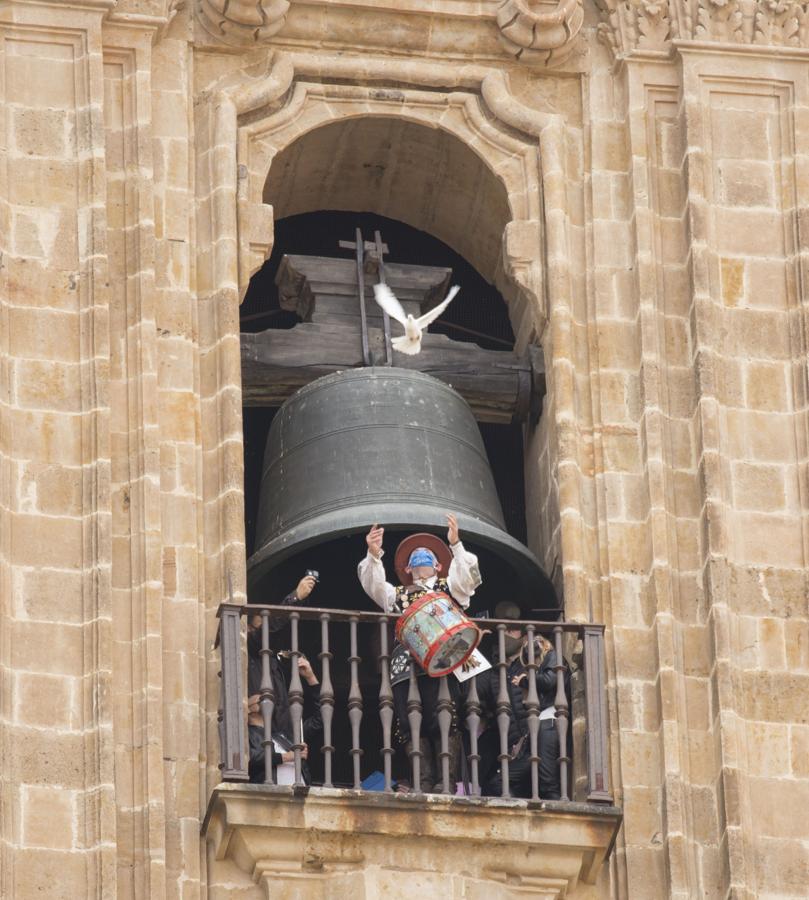 El Mariquelo vuelve al cielo de Salamanca para honrar a las víctimas del coronavirus