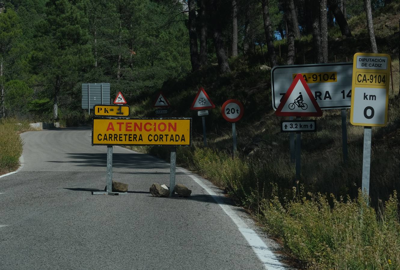 FOTOS: Controles en la Sierra de Cádiz y poco ambiente por las restricciones