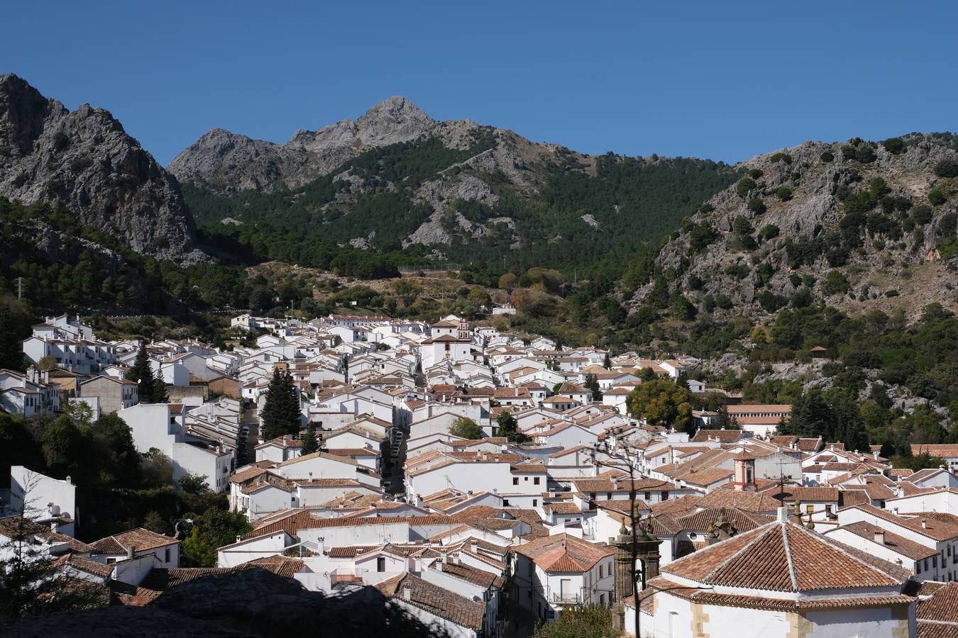 FOTOS: Controles en la Sierra de Cádiz y poco ambiente por las restricciones