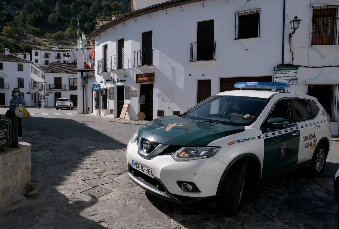 FOTOS: Controles en la Sierra de Cádiz y poco ambiente por las restricciones