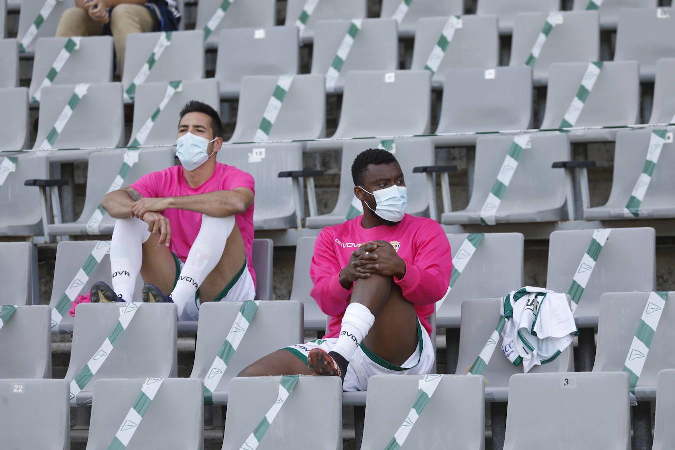 El ambiente en la grada del Arcángel de Córdoba, en imágenes