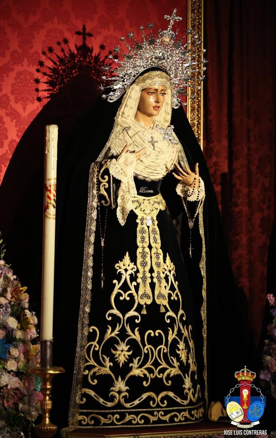 La Virgen, de luto, en el mes de noviembre