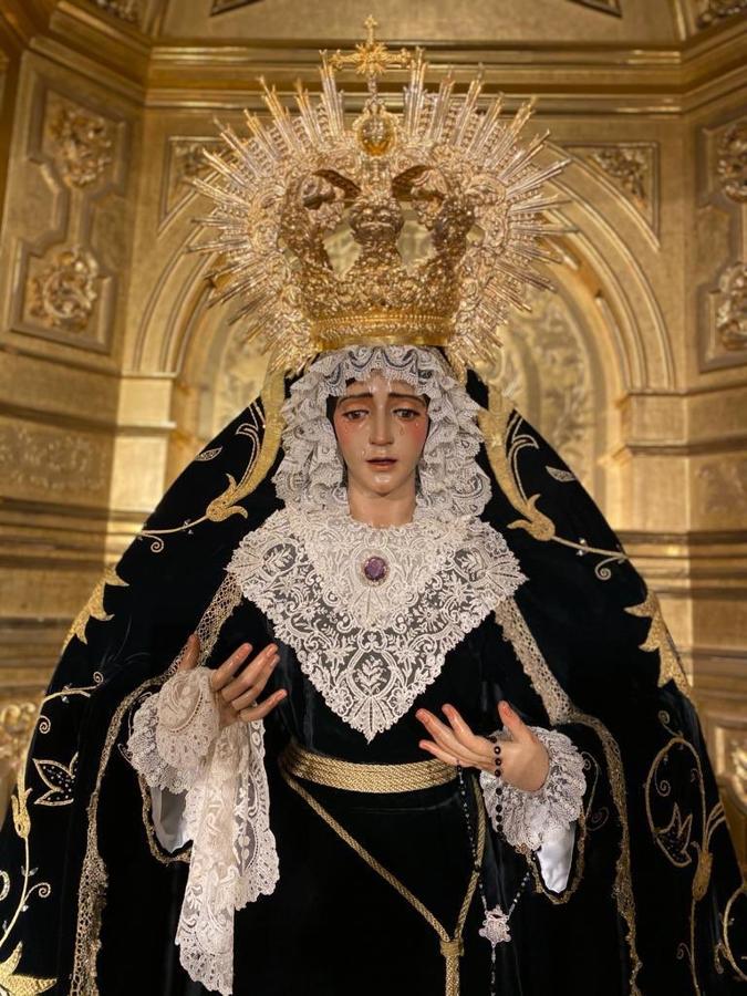 La Virgen, de luto, en el mes de noviembre