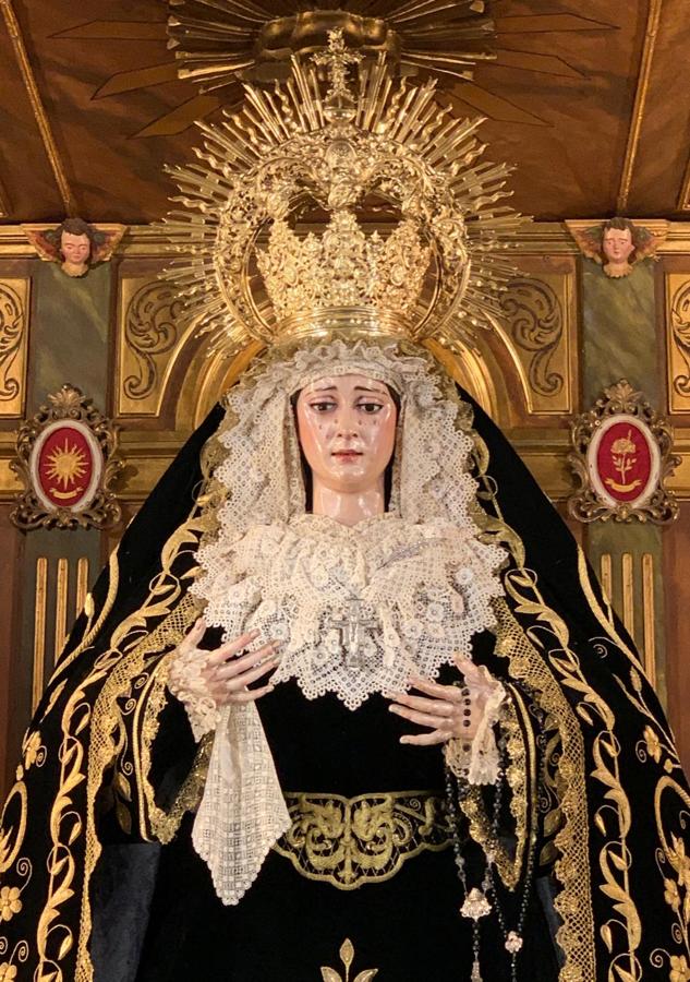 La Virgen, de luto, para el mes de noviembre