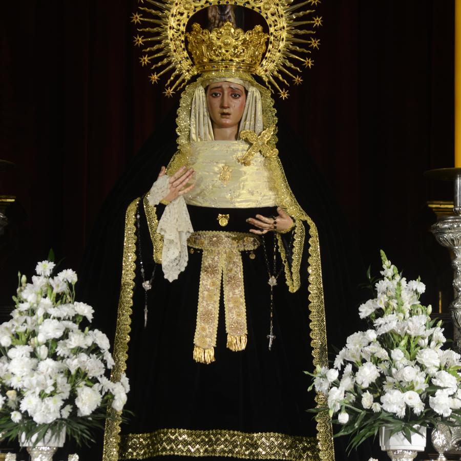 La Virgen, de luto, para el mes de noviembre