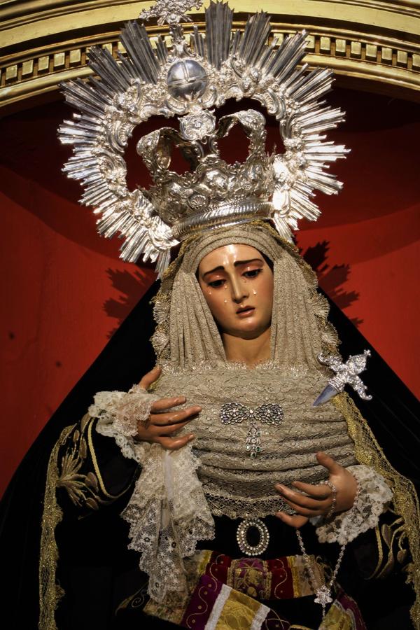 La Virgen, de luto, para el mes de noviembre