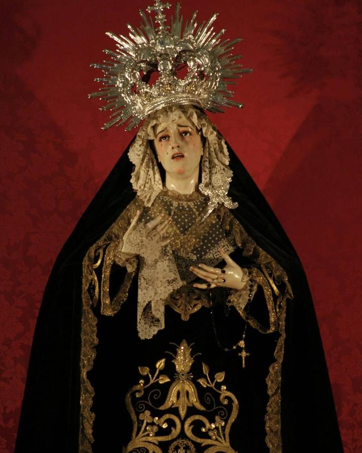 La Virgen, de luto, para el mes de noviembre