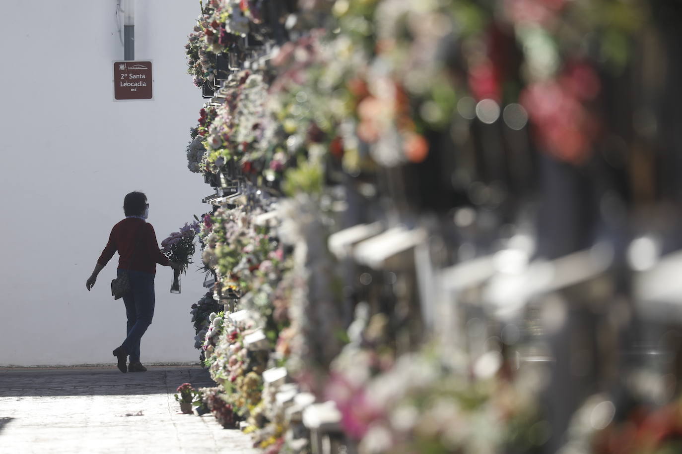 En imágenes, la visita a los cementerios el Día de Todos los Santos en Córdoba