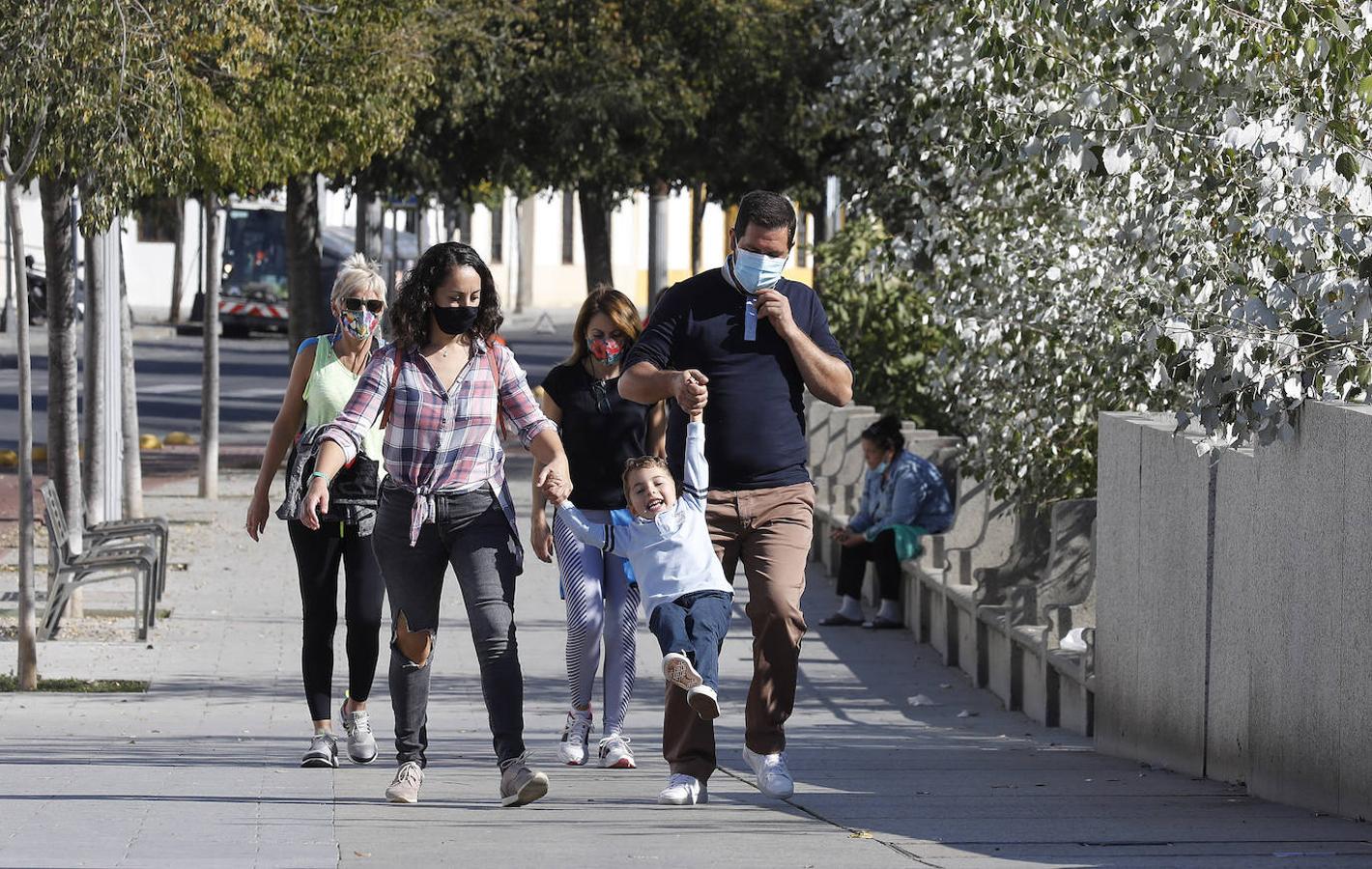 El poco ambiente de Córdoba en el puente de Todos los Santos, en imágenes