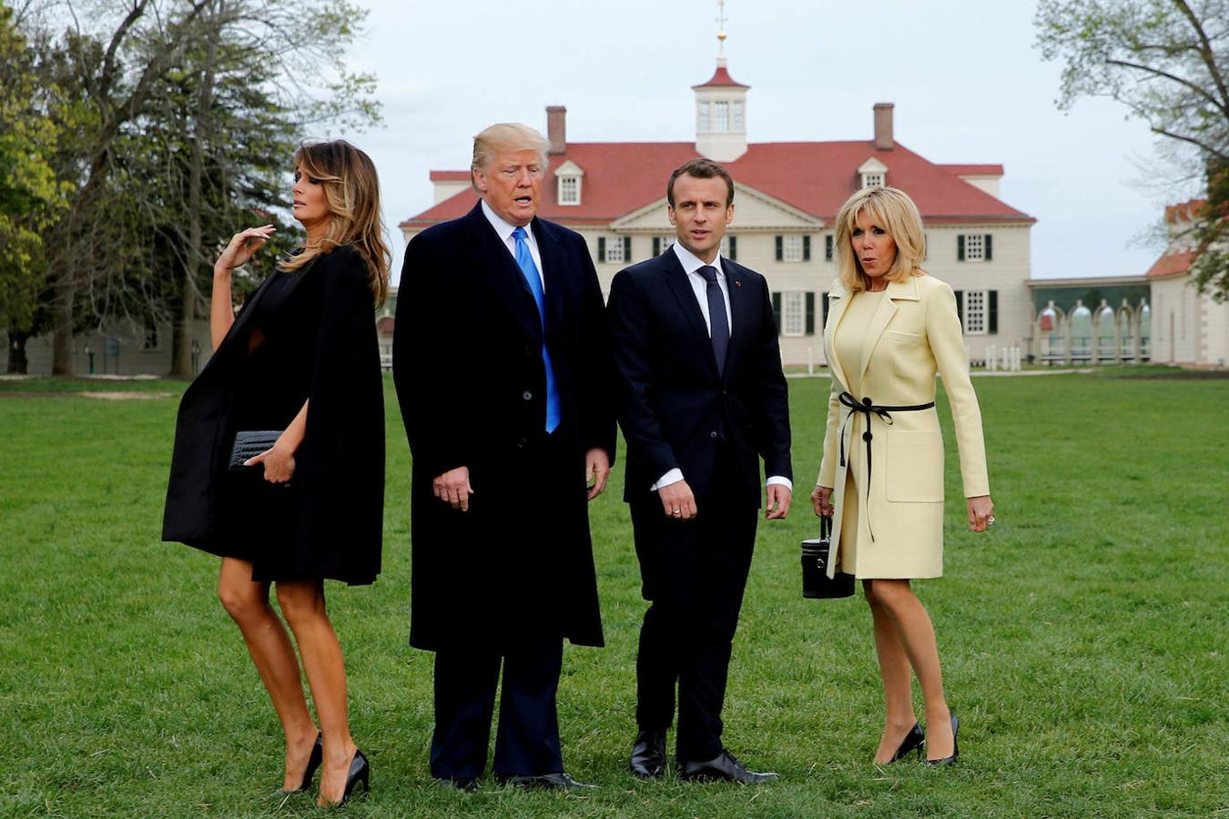 El matrimonio Trump con Macron y su esposa, Brigitte; preparándose para una fotografía durante su visita al Monte Vernon, en Virginia, el 23 de abril de 2018.. 