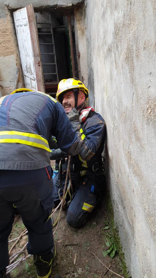 El rescate de los bomberos en Valmojado, en imágenes