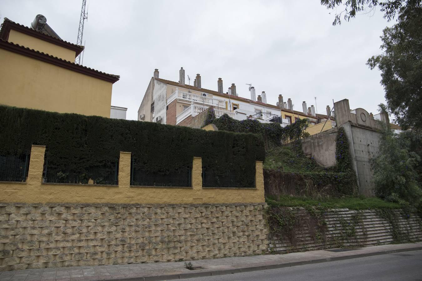 En imágenes, pueblos de Sevilla separados por una calle