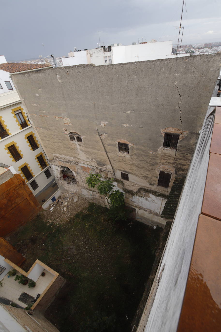 El edificio de María Cristina donde se cayó un muro, en imágenes