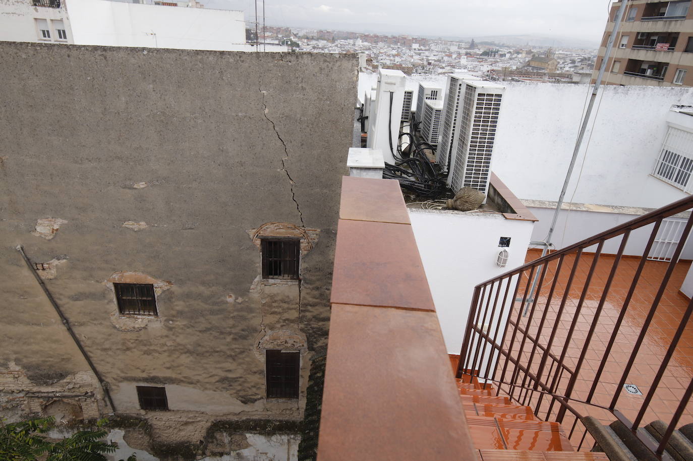 El edificio de María Cristina donde se cayó un muro, en imágenes