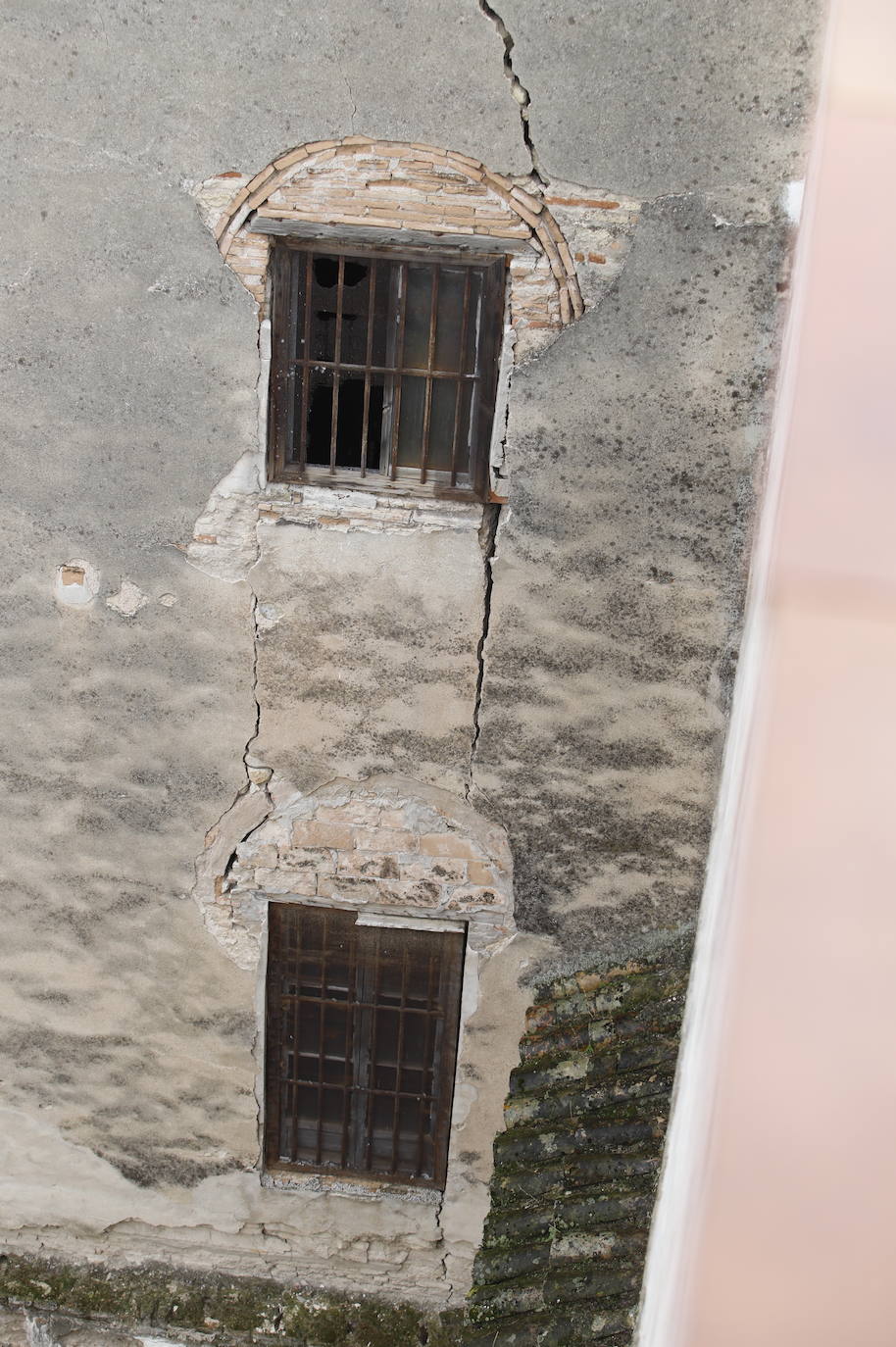 El edificio de María Cristina donde se cayó un muro, en imágenes