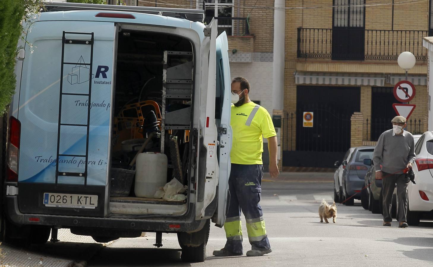 En imágenes, pueblos de Sevilla separados por una calle