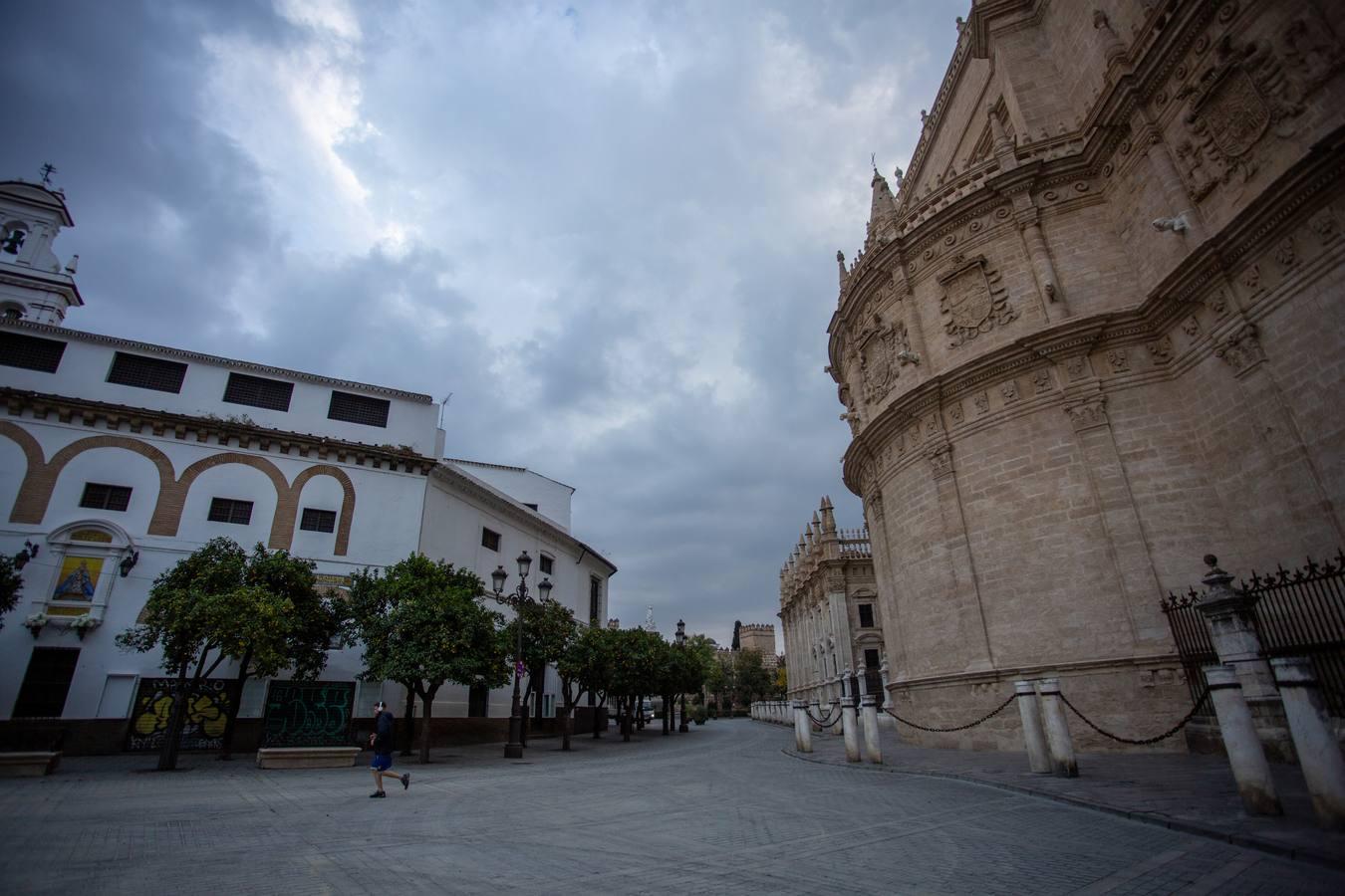 Sevilla se queda vacía incluso antes del toque de queda