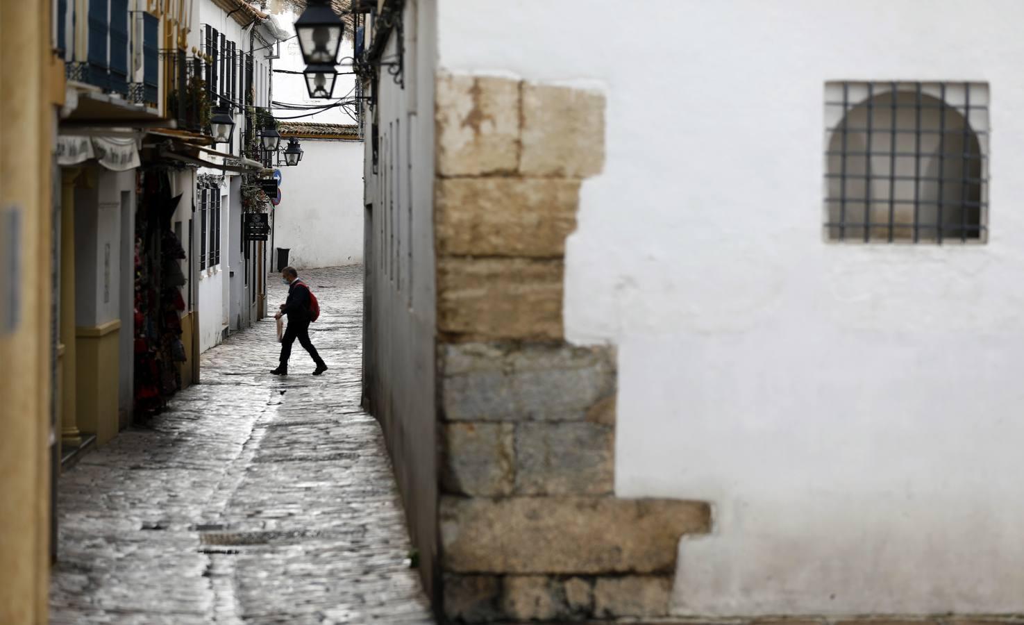 Córdoba desértica a última hora de la tarde, en imágenes