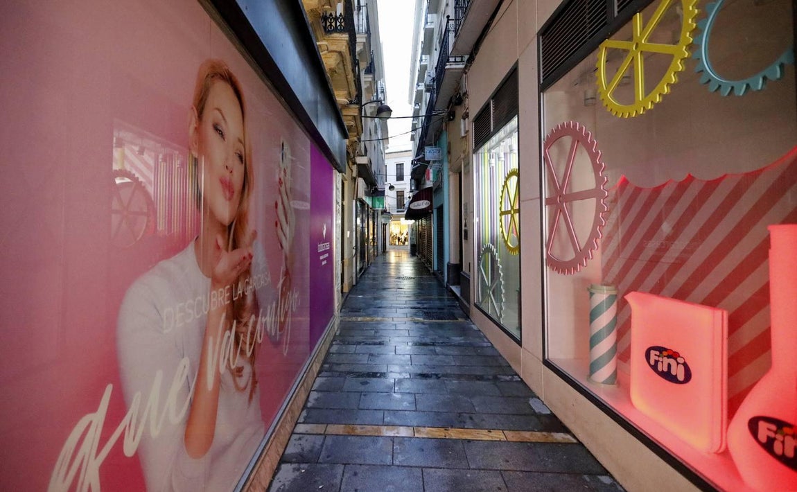 Córdoba desértica a última hora de la tarde, en imágenes