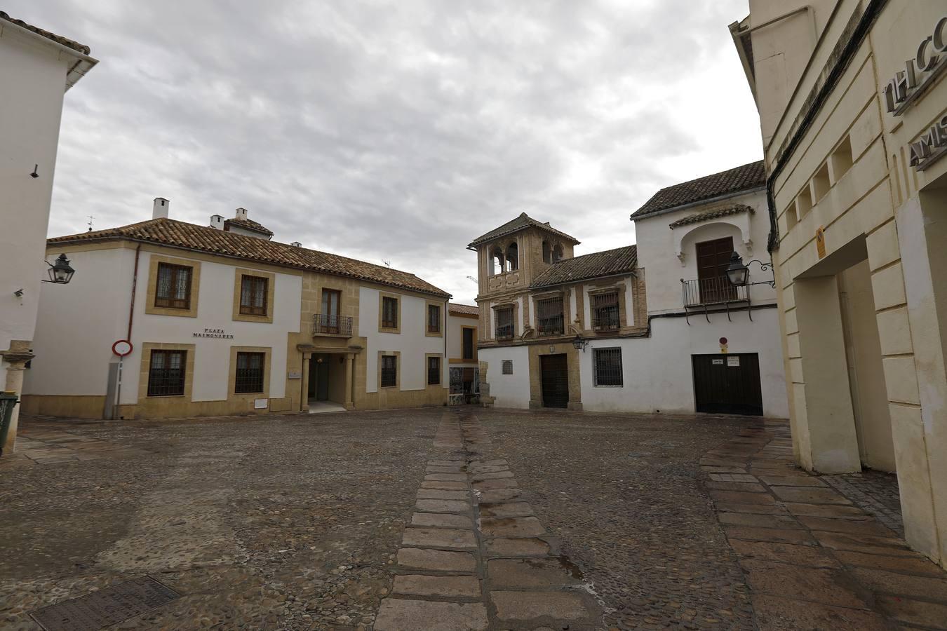 Córdoba desértica a última hora de la tarde, en imágenes