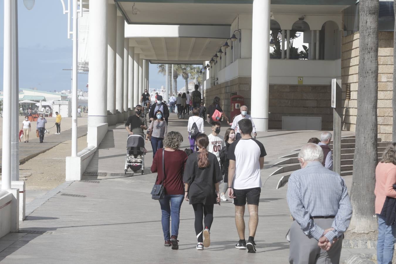 Ambiente en Cádiz el dia antes de las nuevas restricciones por la pandemia