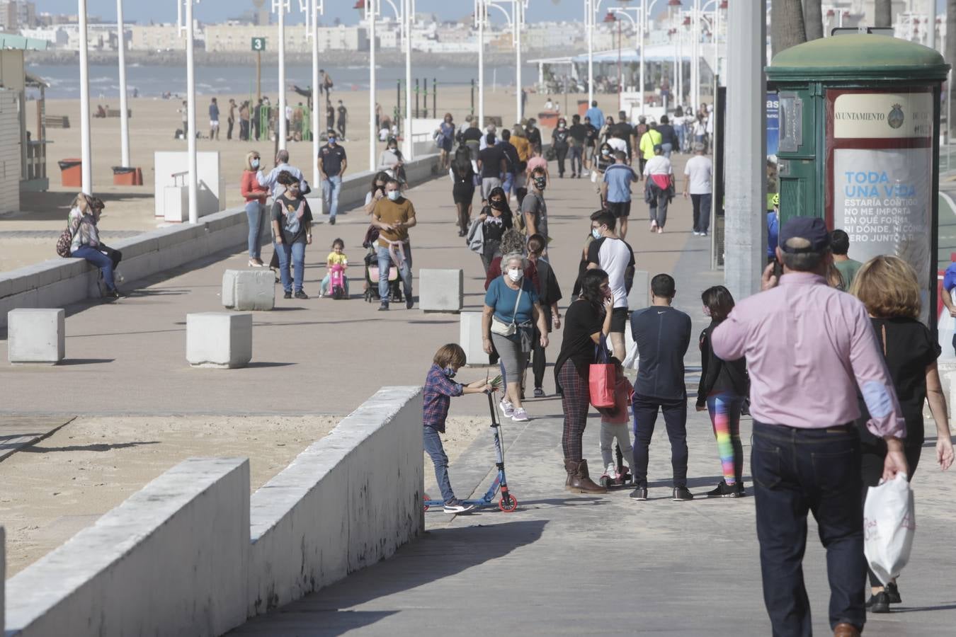 Ambiente en Cádiz el dia antes de las nuevas restricciones por la pandemia