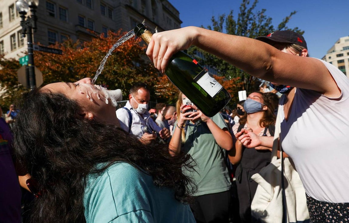 En Washington hubo champán en las calles. 