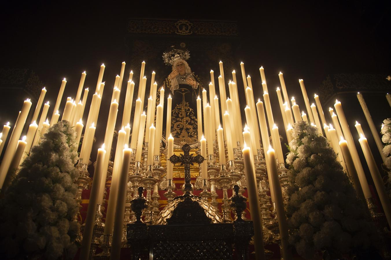 La Virgen de la Victoria de las Cigarreras, a la luz de las velas