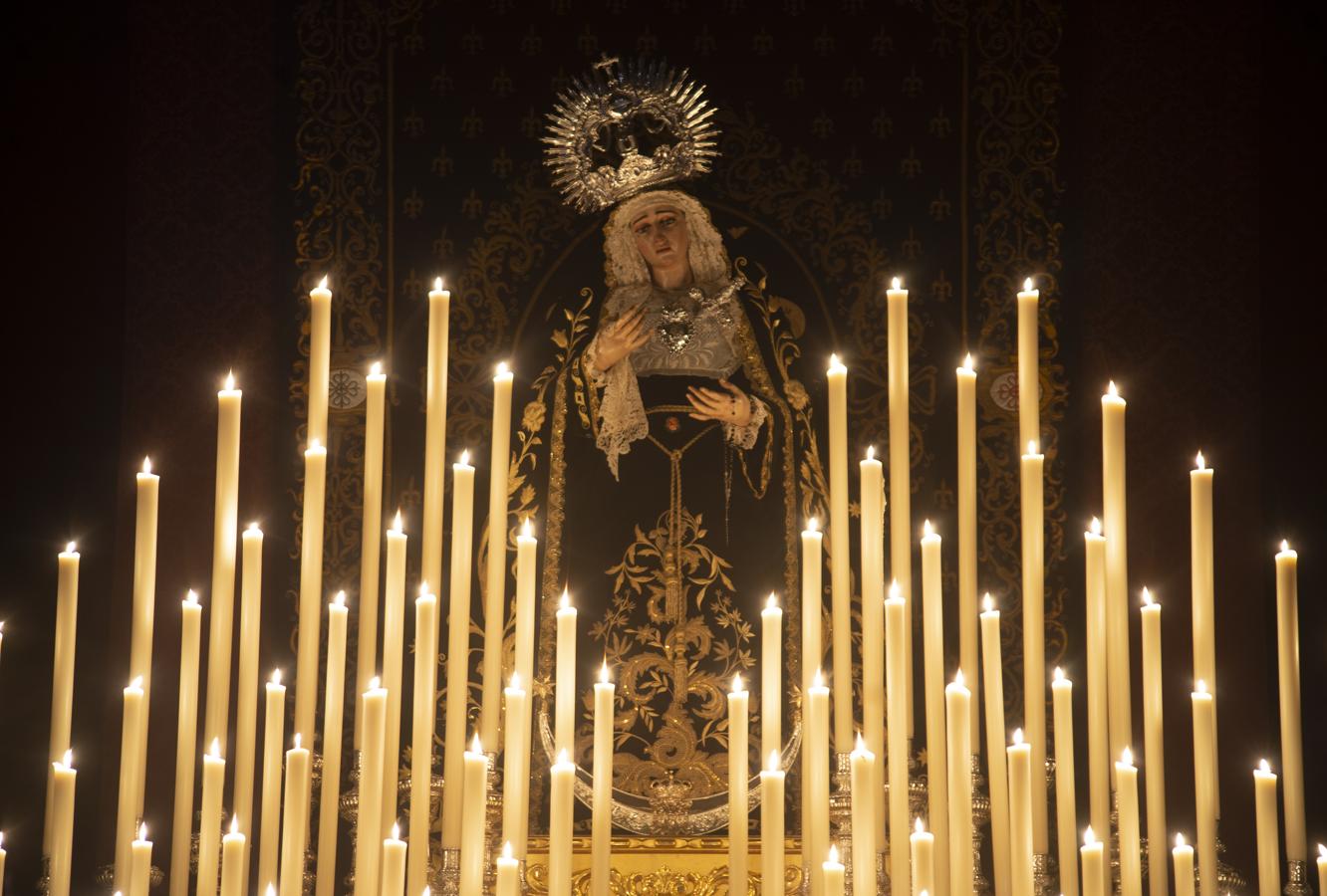 La Virgen de la Victoria de las Cigarreras, a la luz de las velas