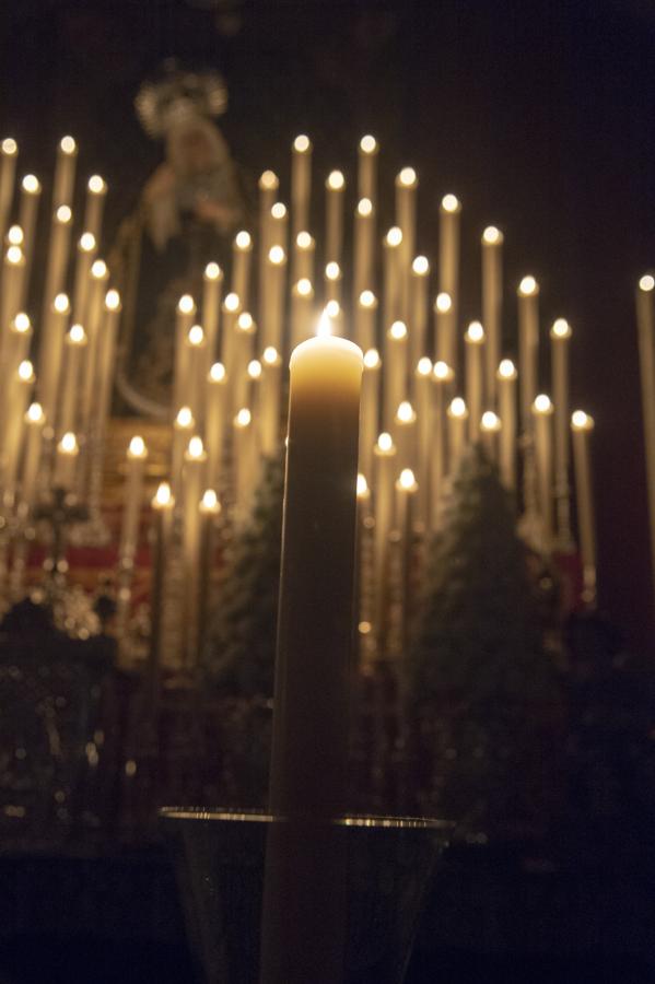 La Virgen de la Victoria de las Cigarreras, a la luz de las velas