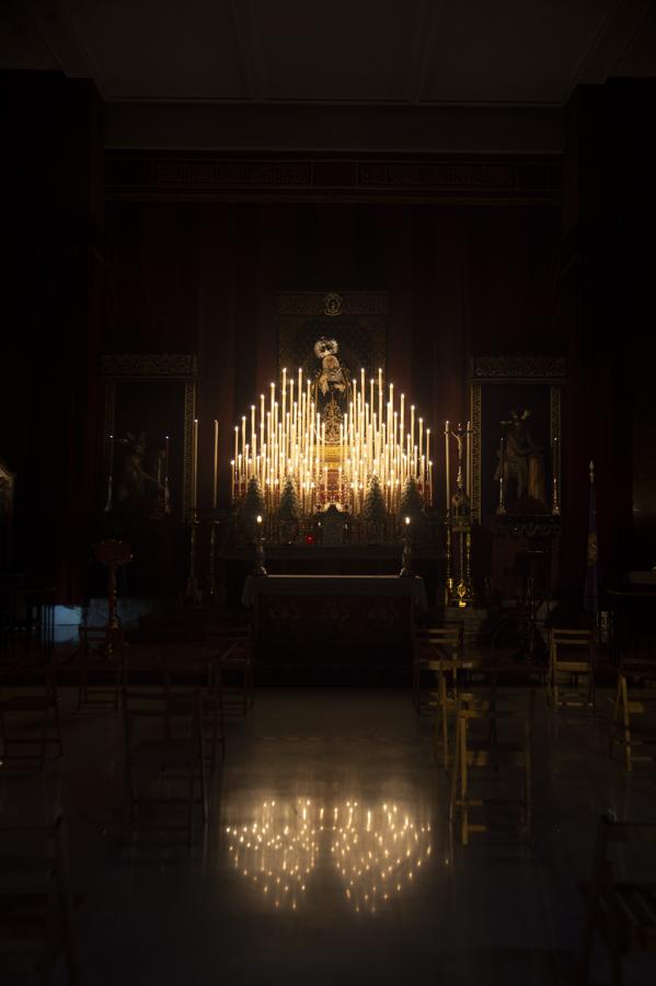 La Virgen de la Victoria de las Cigarreras, a la luz de las velas