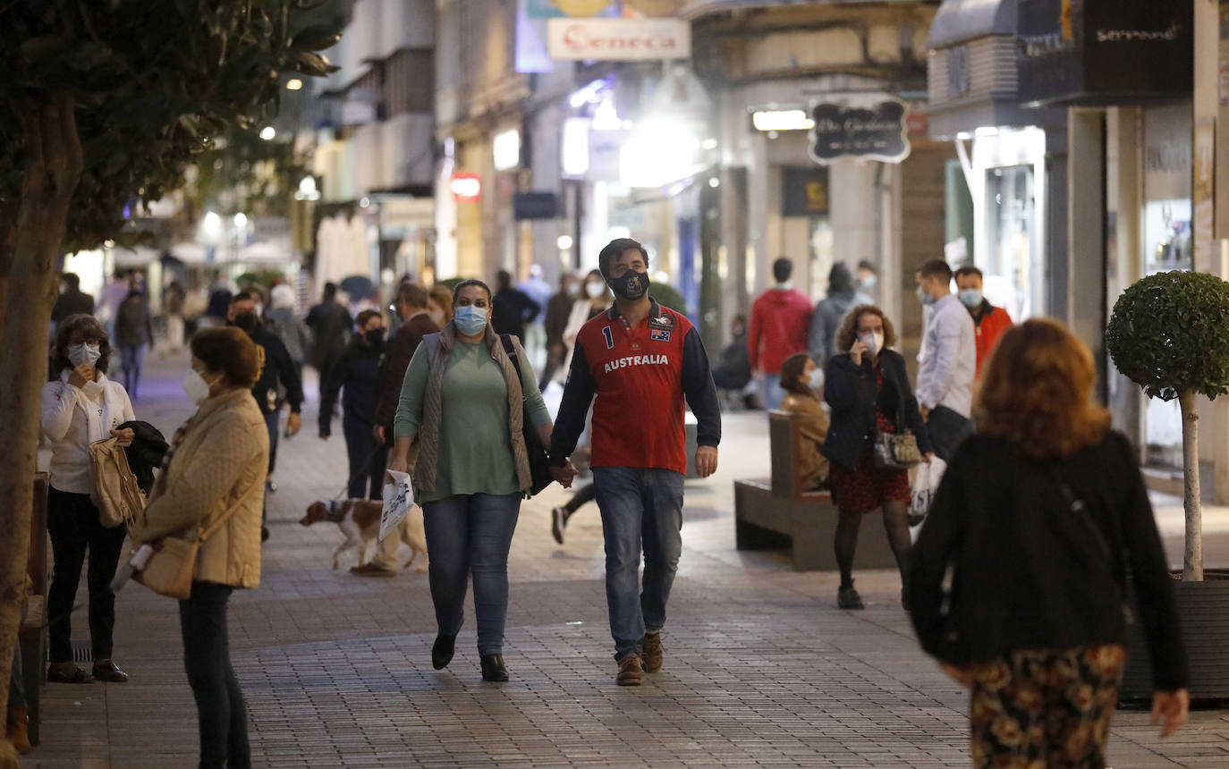Las nuevas restricciones de la Junta de Andalucía en Córdoba capital, en imágenes