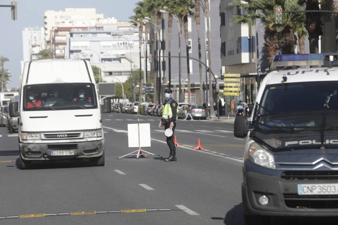 FOTOS: Controles de tráfico en Cádiz para evitar desplazamientos innecesarios en pandemia