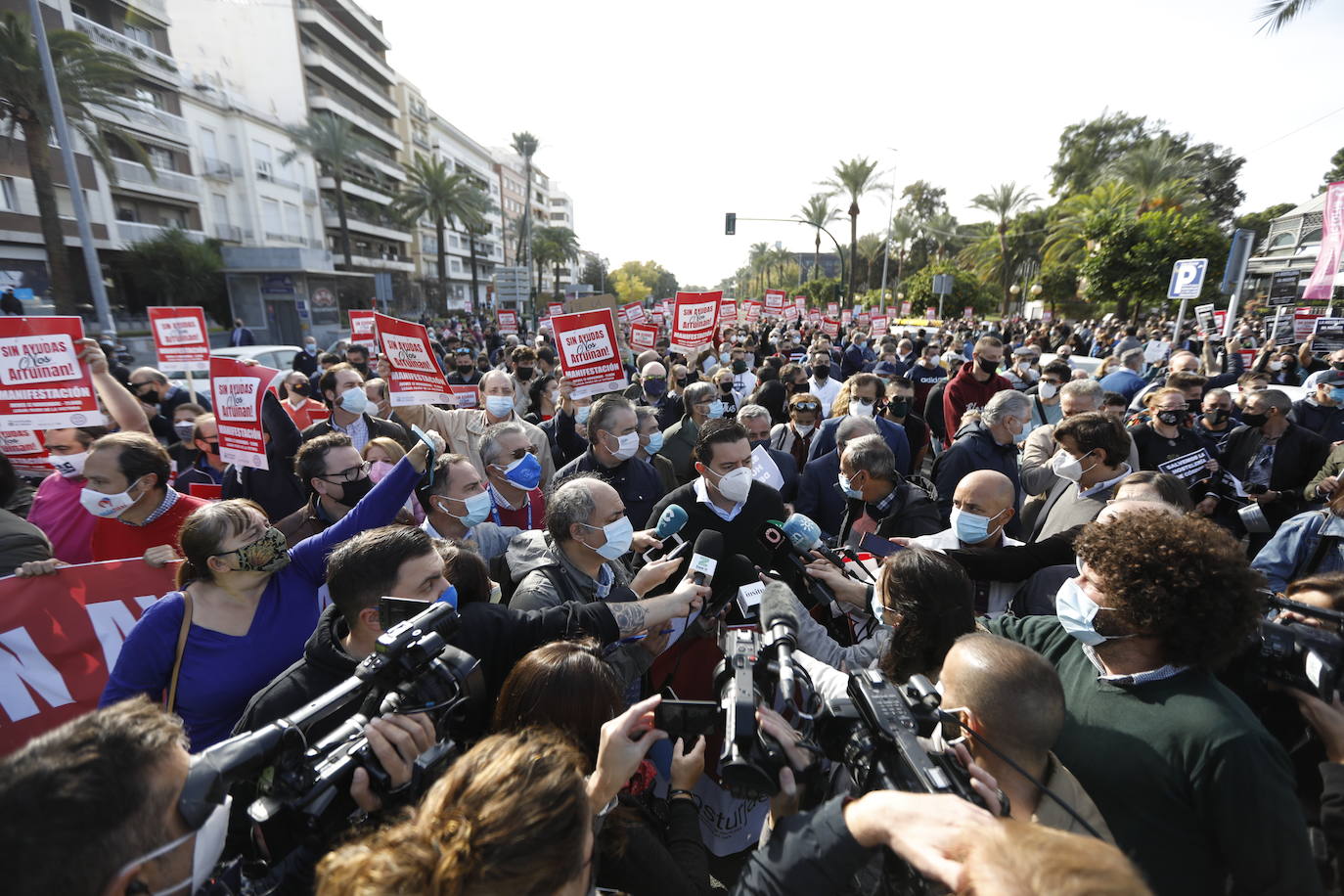 La protesta de la hostelería de Córdoba, en imágenes