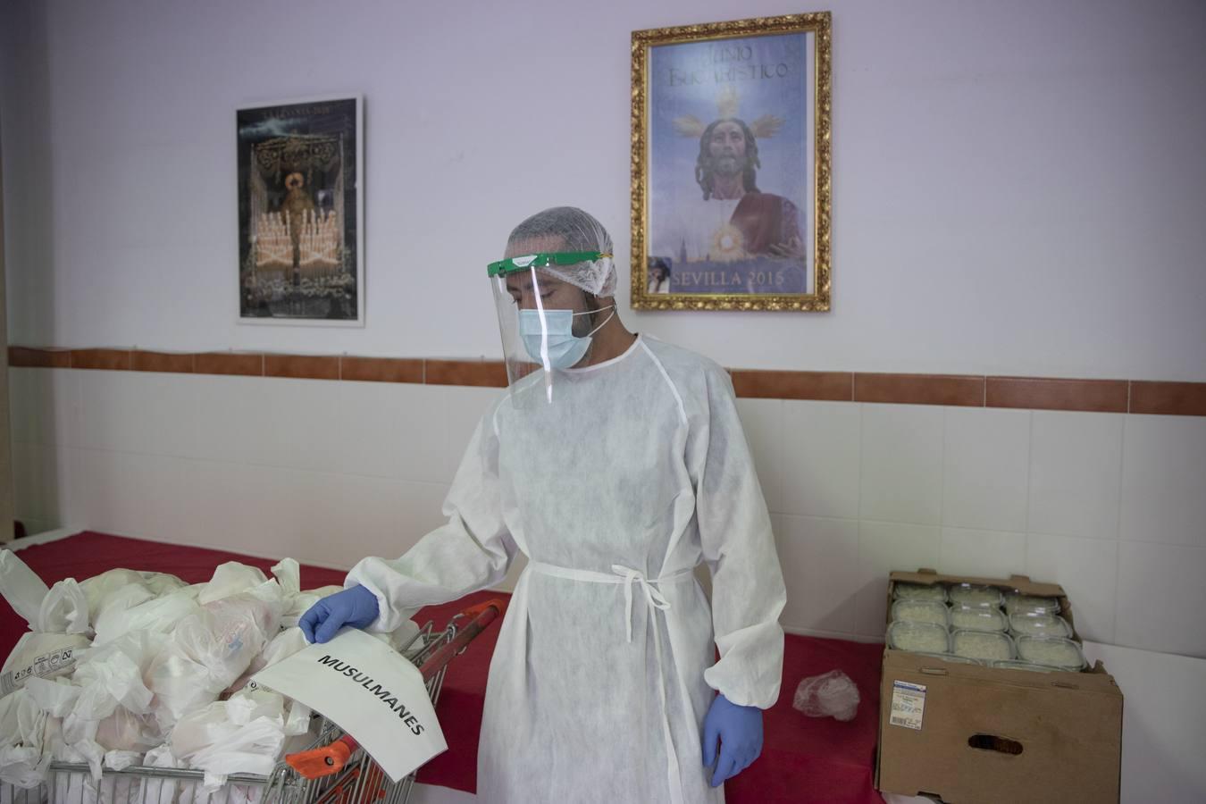 Las fotos del Covid: la caridad de las Hijas de San Vicente de Paúl en Triana