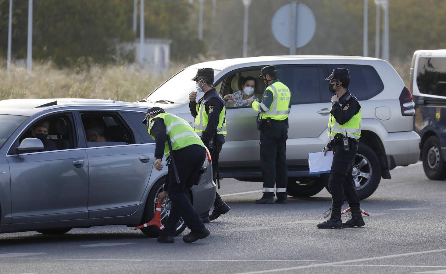 Los controles policiales en Córdoba por el confinamiento, en imágenes