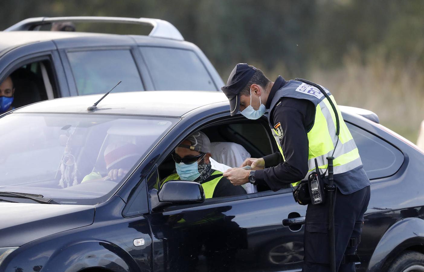 Los controles policiales en Córdoba por el confinamiento, en imágenes