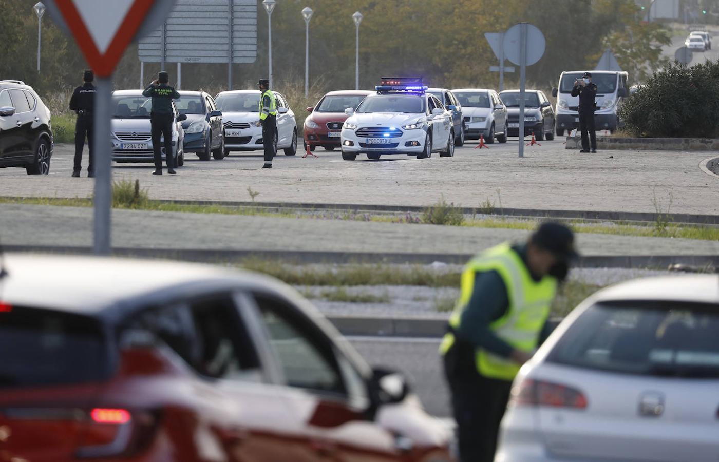 Los controles policiales en Córdoba por el confinamiento, en imágenes