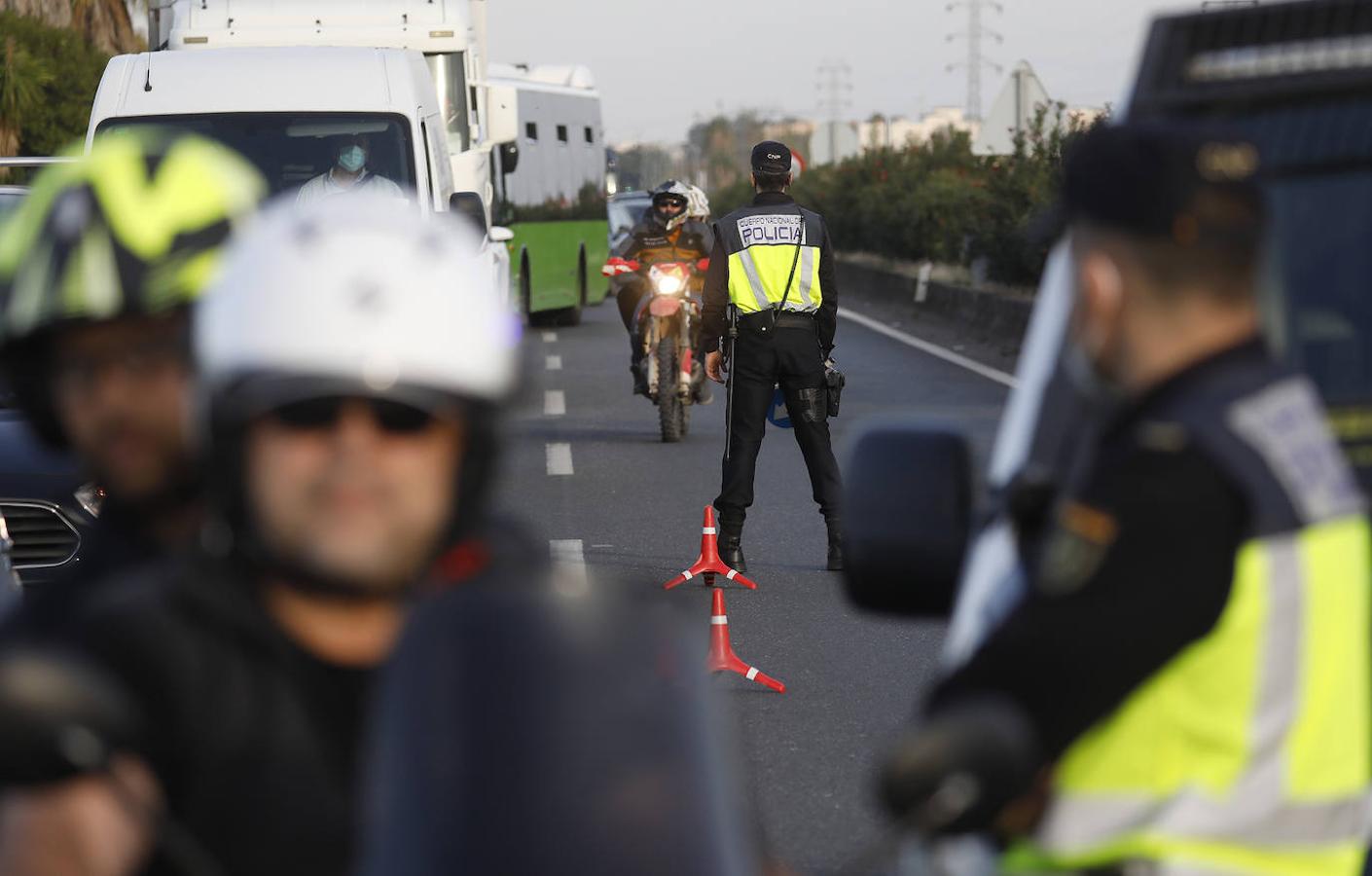 Los controles policiales en Córdoba por el confinamiento, en imágenes