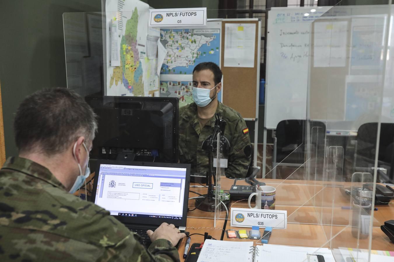 En imágenes, el Ejército rastrea el virus en Sevilla