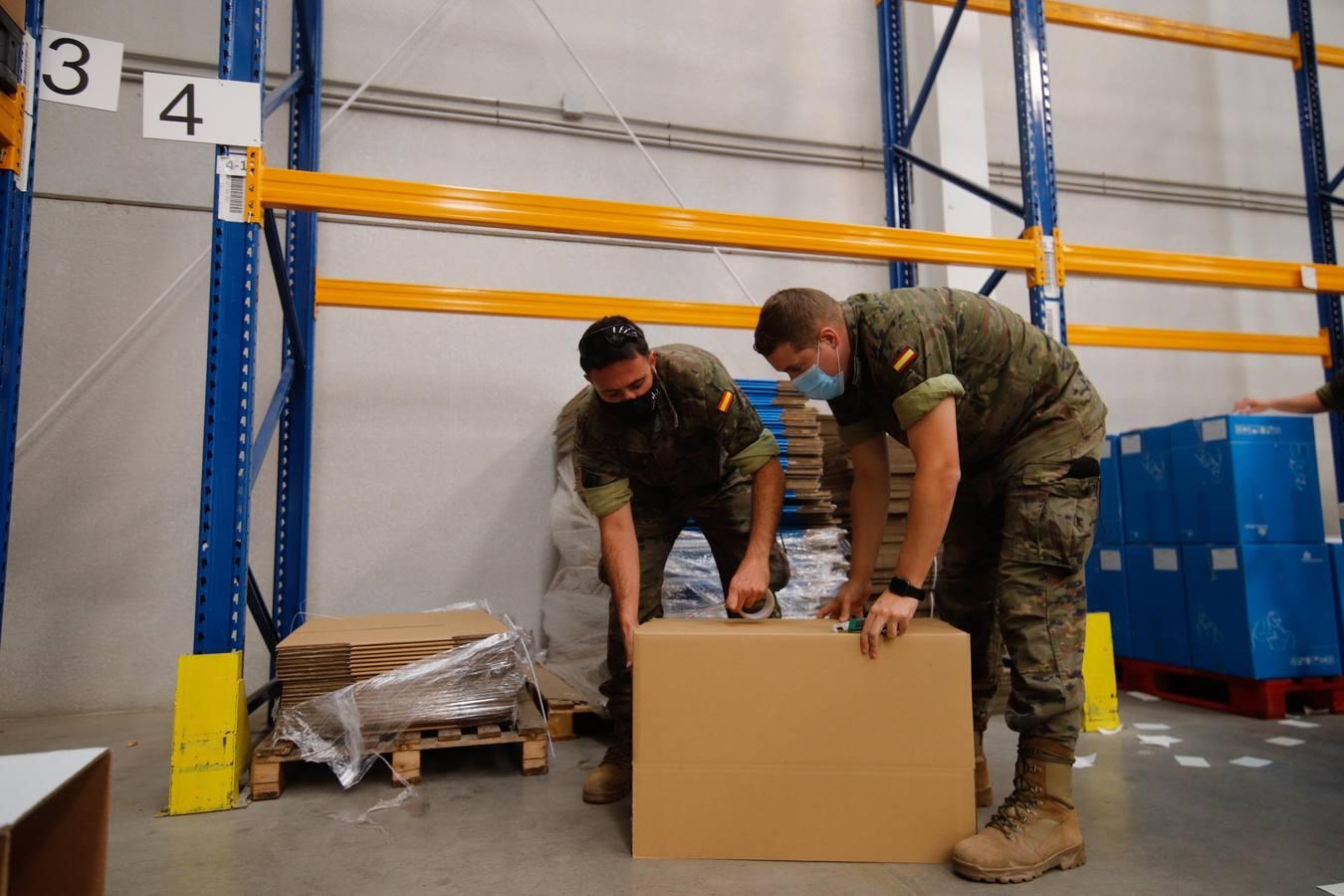 La misión más solidaria del Ejército en el Banco de Alimentos de Córdoba, en imágenes