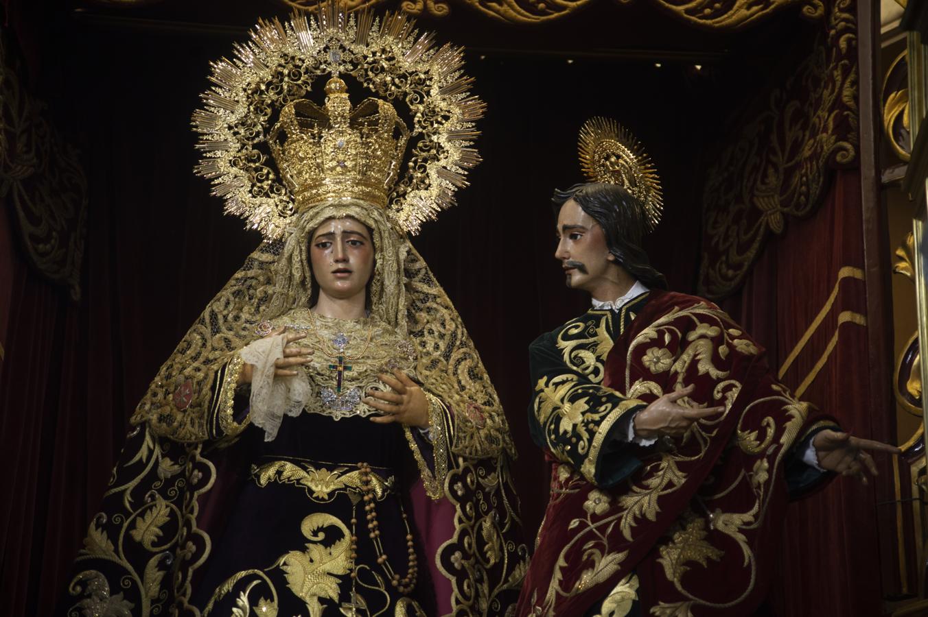 Altar del aniversario de la coronación canónica de la Virgen de la Amargura