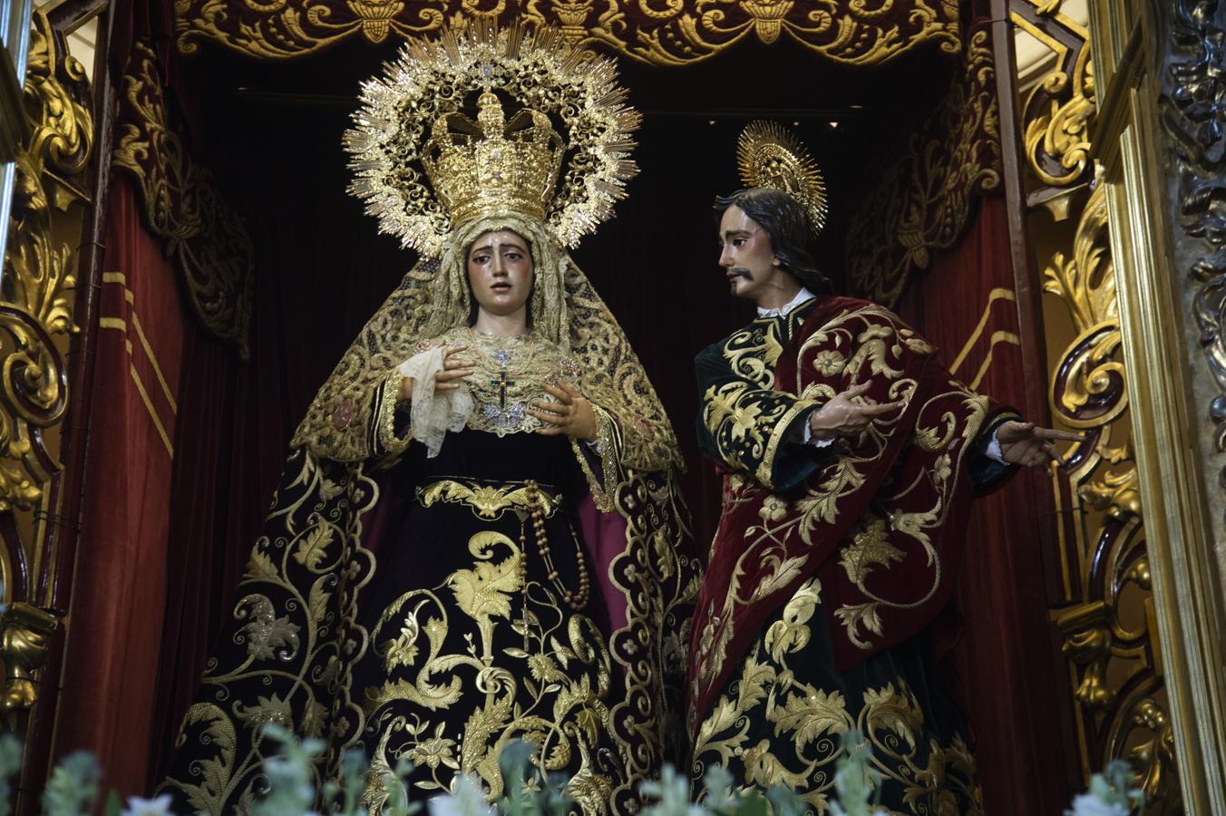 Altar del aniversario de la coronación canónica de la Virgen de la Amargura