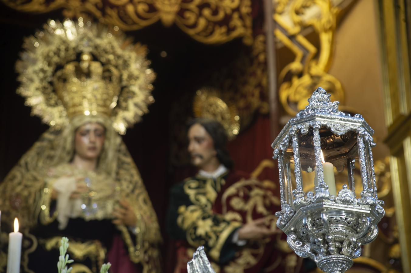 Altar del aniversario de la coronación canónica de la Virgen de la Amargura