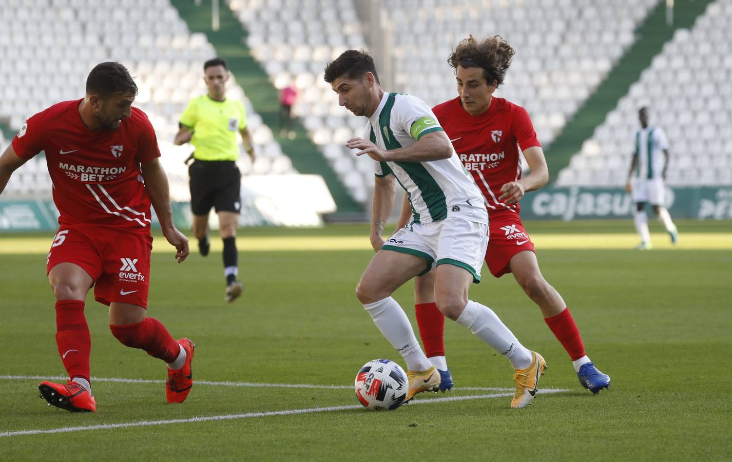 El tropiezo del Córdoba CF ante el Sevilla Atlético, en imágenes