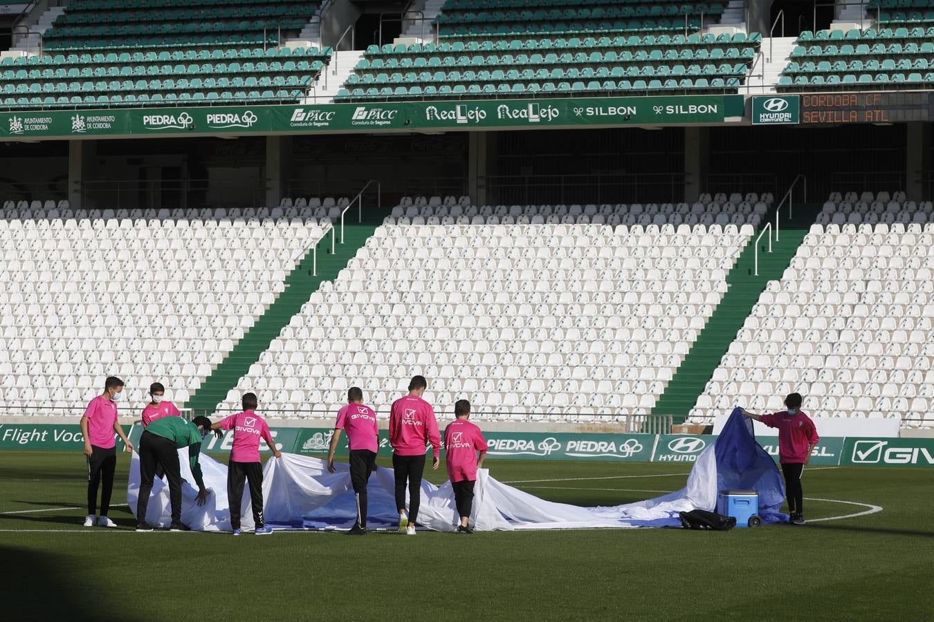 El primer partido del Córdoba CF a puerta cerrada, en imágenes