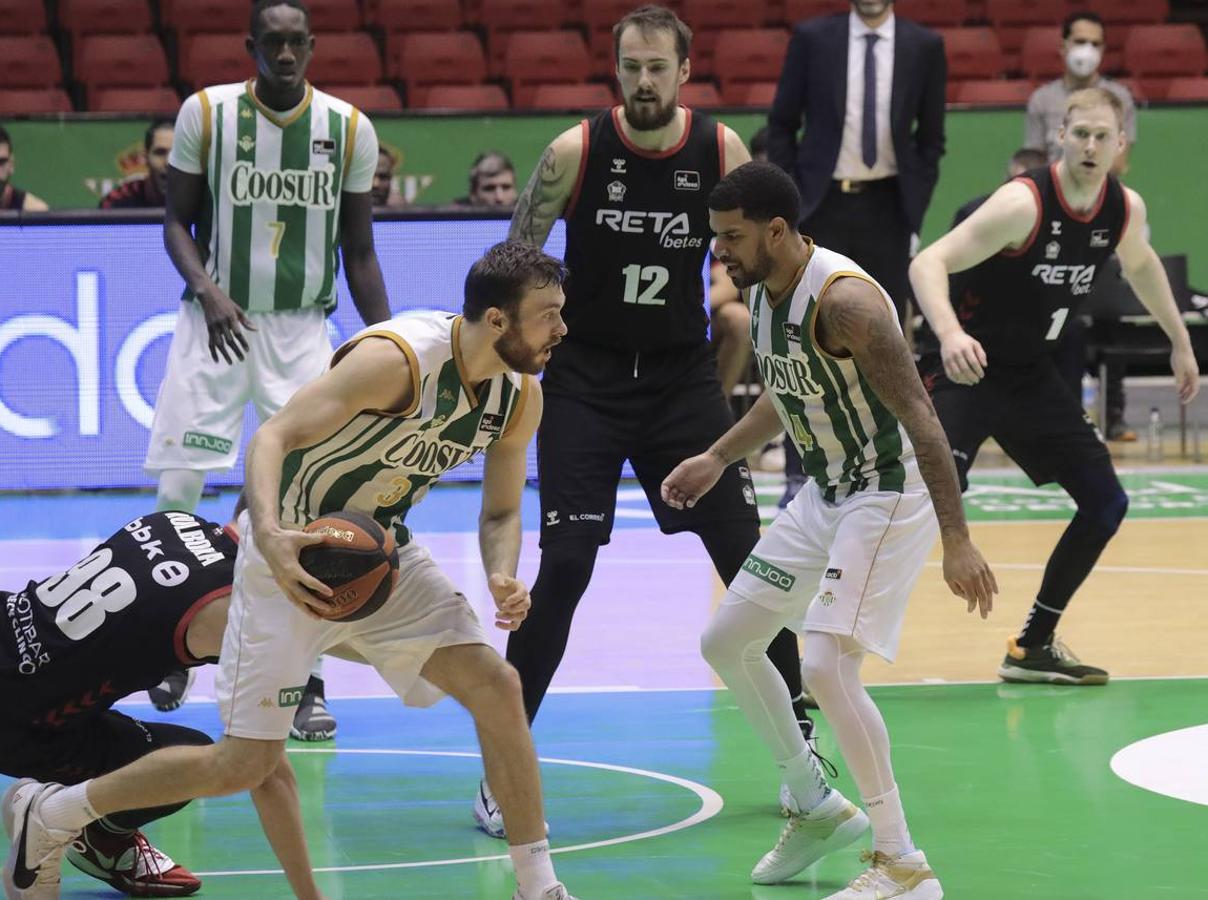 Las mejores imágenes del partido entre el Coosur Real Betis y el Bilbao Basket